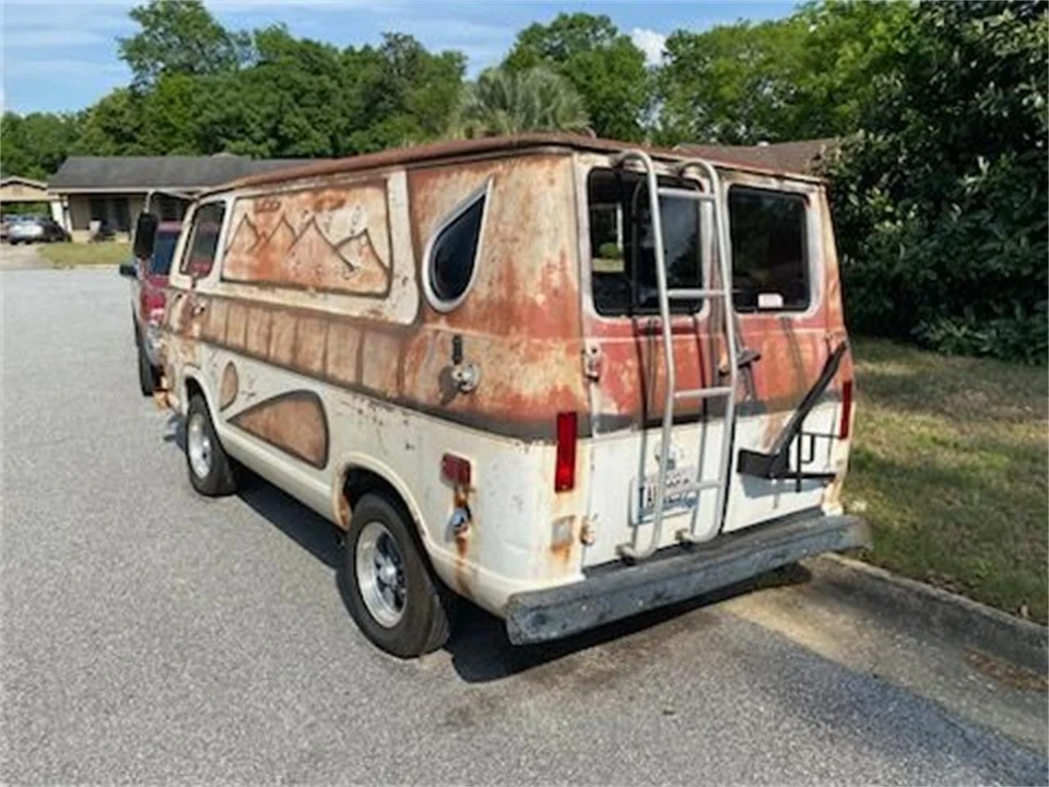 1968 GMC G-series Van - Image 10 of 19