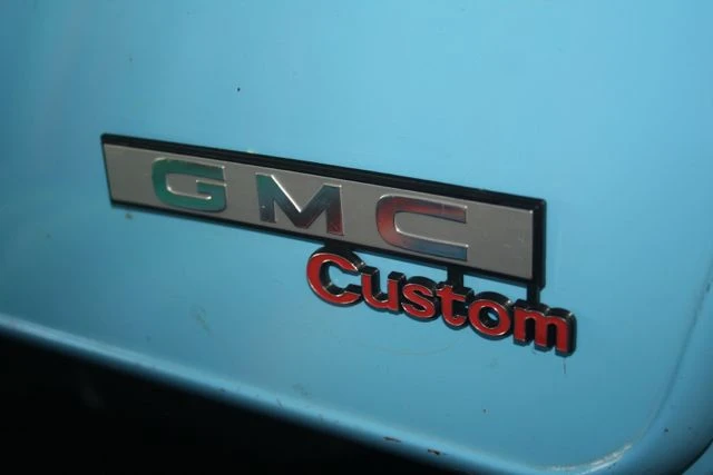 1968 GMC Suburban 6th Gen - Image 16 of 31