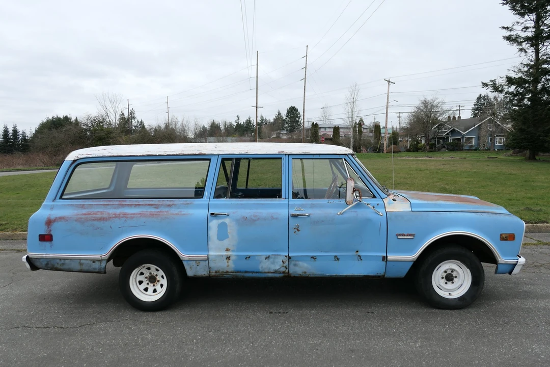 1968 GMC Suburban 5th Gen - Image 13 of 31