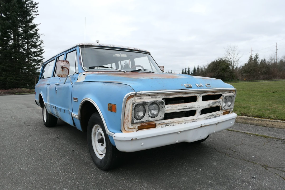1968 GMC Suburban 5th Gen - Image 16 of 31