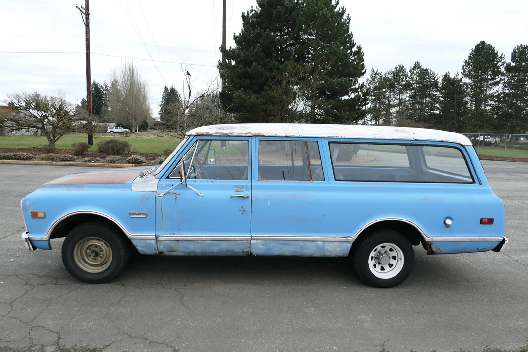 1968 GMC Suburban 5th Gen - Image 4 of 31