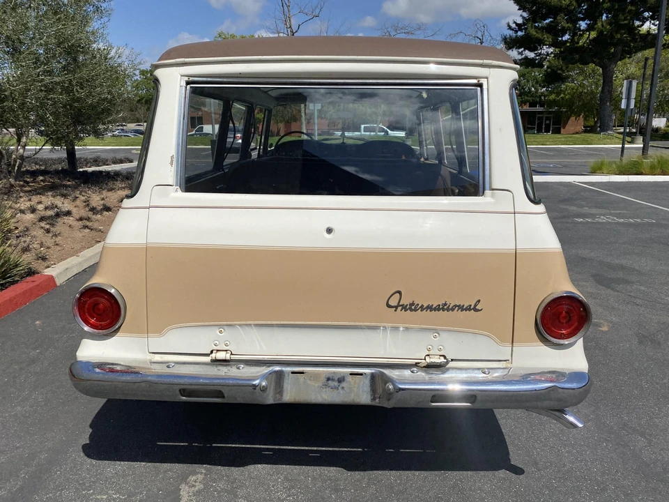 1968 International Harvester Travelall - Image 15 of 31