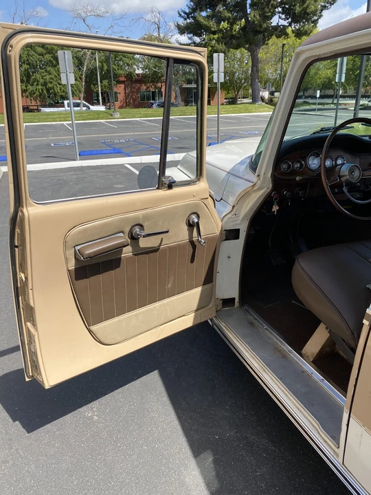 1968 International Harvester Travelall - Image 16 of 31