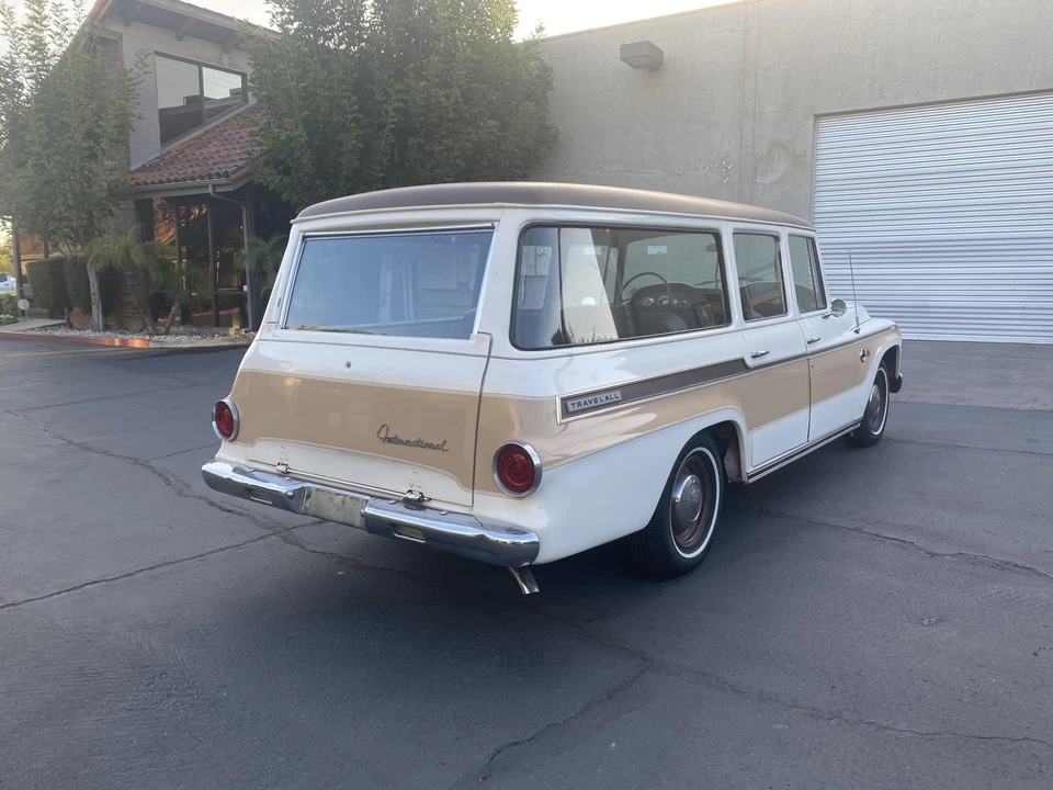 1968 International Harvester Travelall - Image 11 of 31
