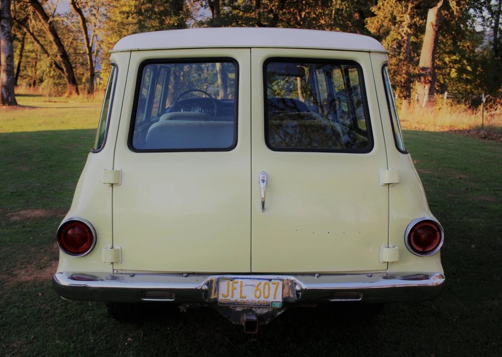 1968 International Harvester Travelall - Image 9 of 31