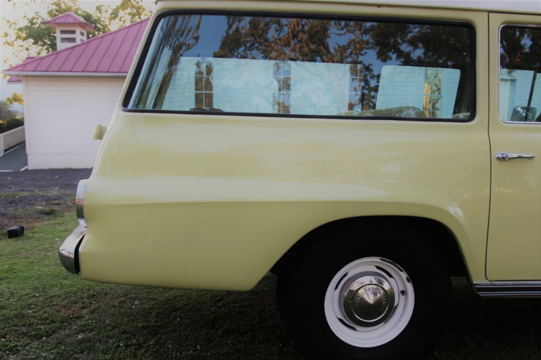 1968 International Harvester Travelall - Image 15 of 31