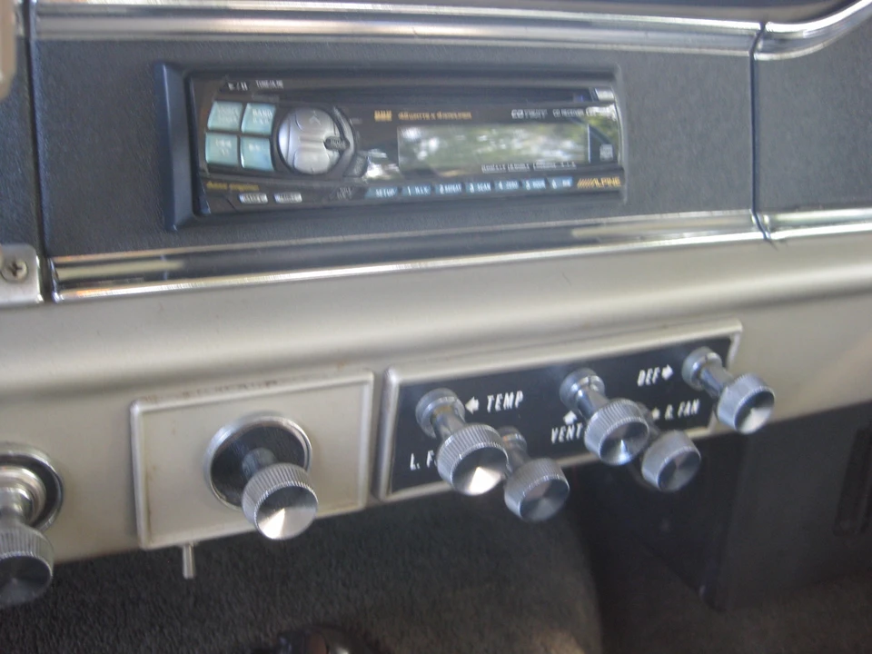 1968 International Harvester Travelall - Image 22 of 31