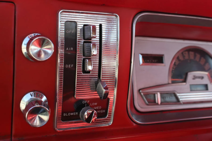 1968 Jeep SJ Wagoneer - Image 7 of 12