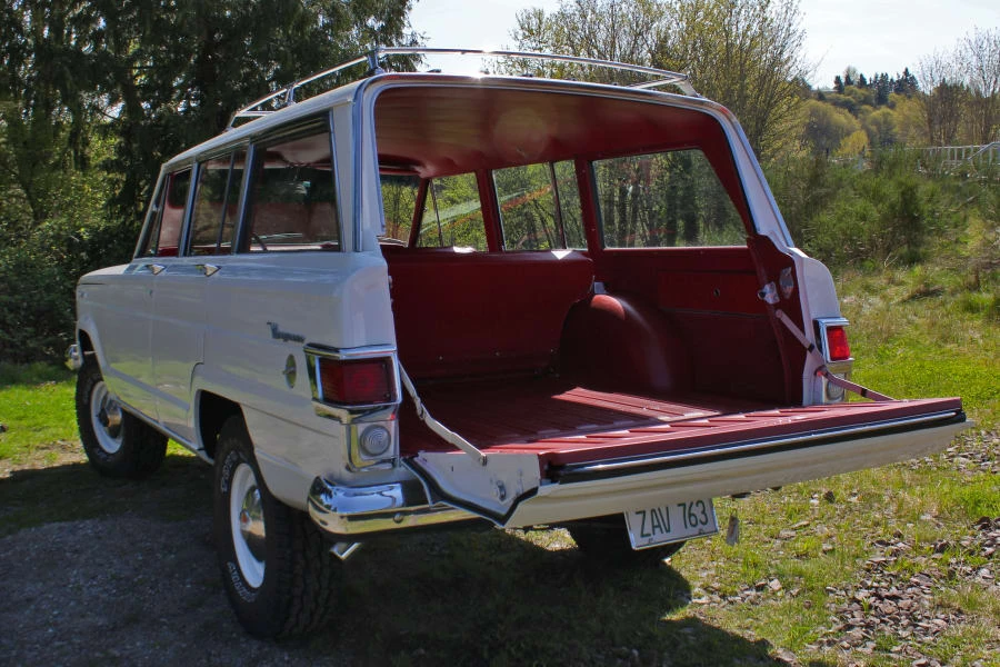 1968 Jeep SJ Wagoneer - Image 8 of 12