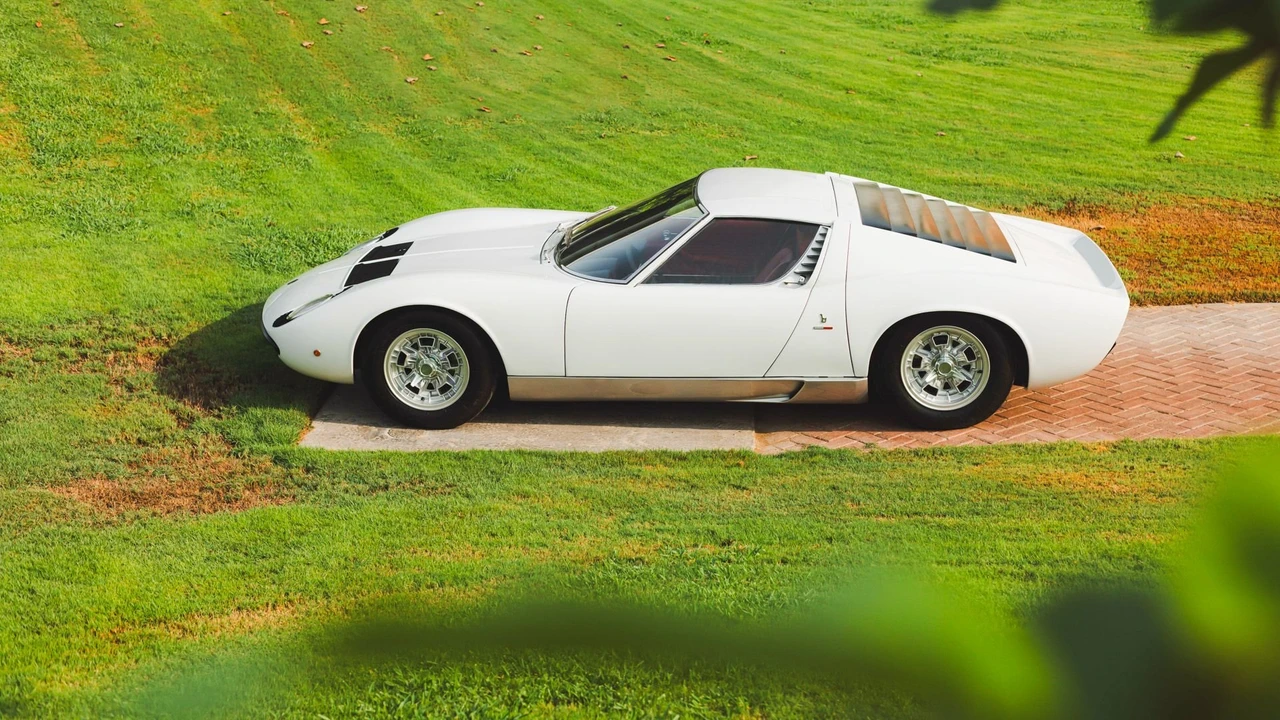 1968 Lamborghini Miura P400 - Image 29 of 31