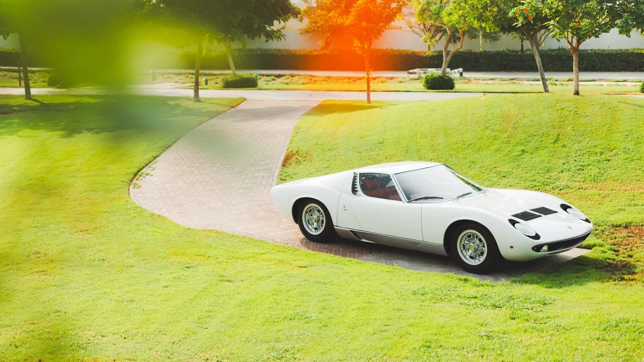 1968 Lamborghini Miura P400 - Image 24 of 31