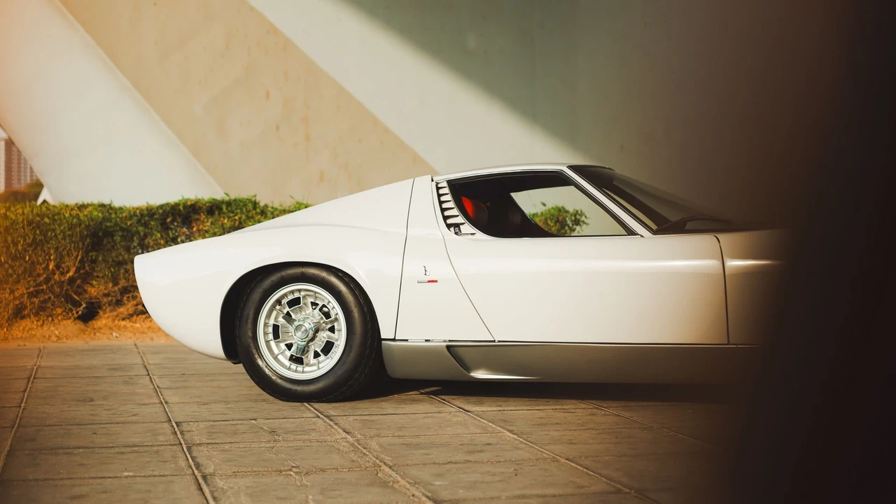 1968 Lamborghini Miura P400 - Image 11 of 31