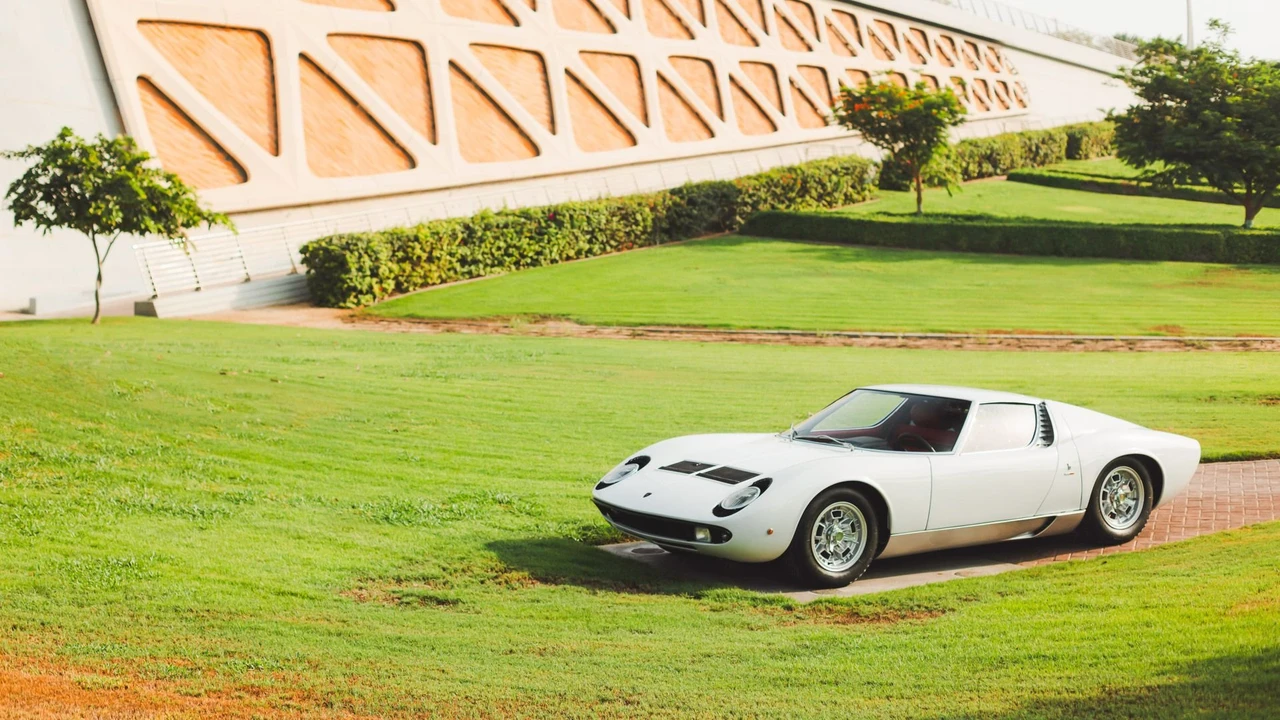 1968 Lamborghini Miura P400 - Image 25 of 31