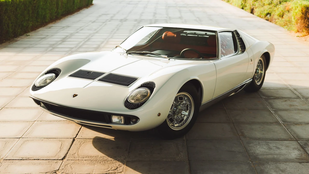 1968 Lamborghini Miura P400 - Image 16 of 31