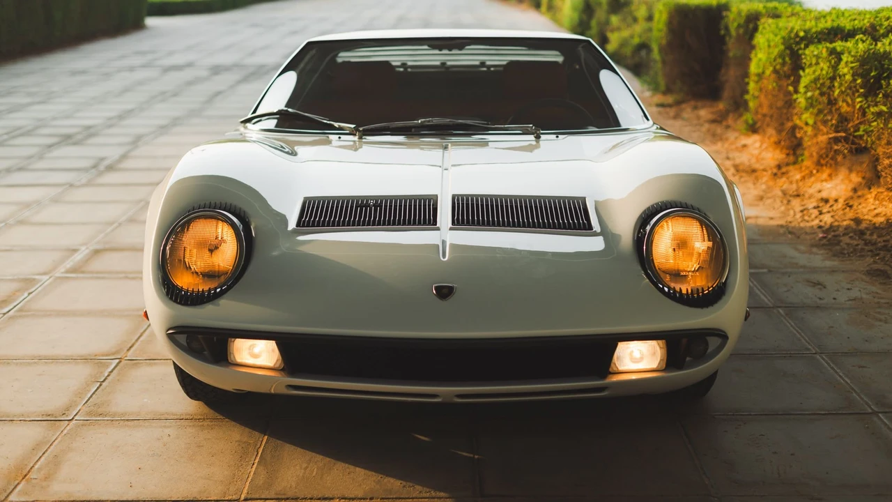 1968 Lamborghini Miura P400 - Image 14 of 31