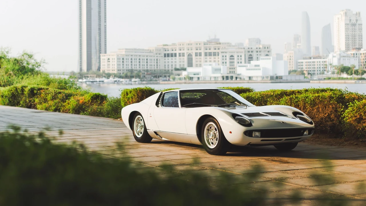 1968 Lamborghini Miura P400 - Image 13 of 31