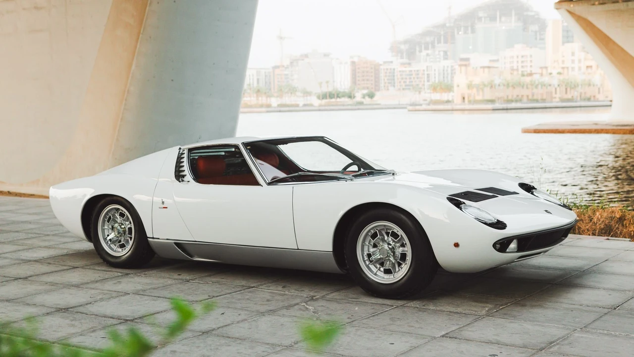 1968 Lamborghini Miura P400 - Image 12 of 31