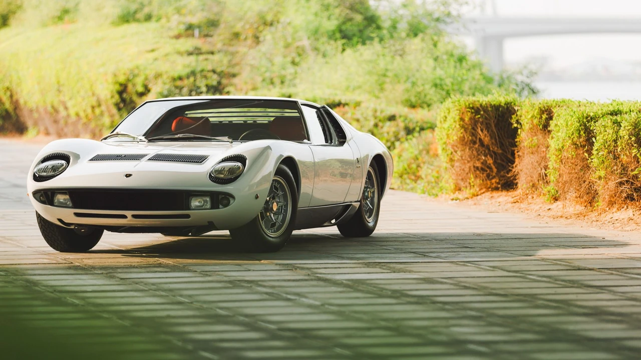 1968 Lamborghini Miura P400 - Image 17 of 31