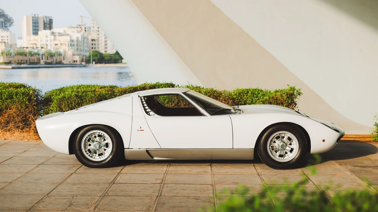 1968 Lamborghini Miura P400 - Image 22 of 31