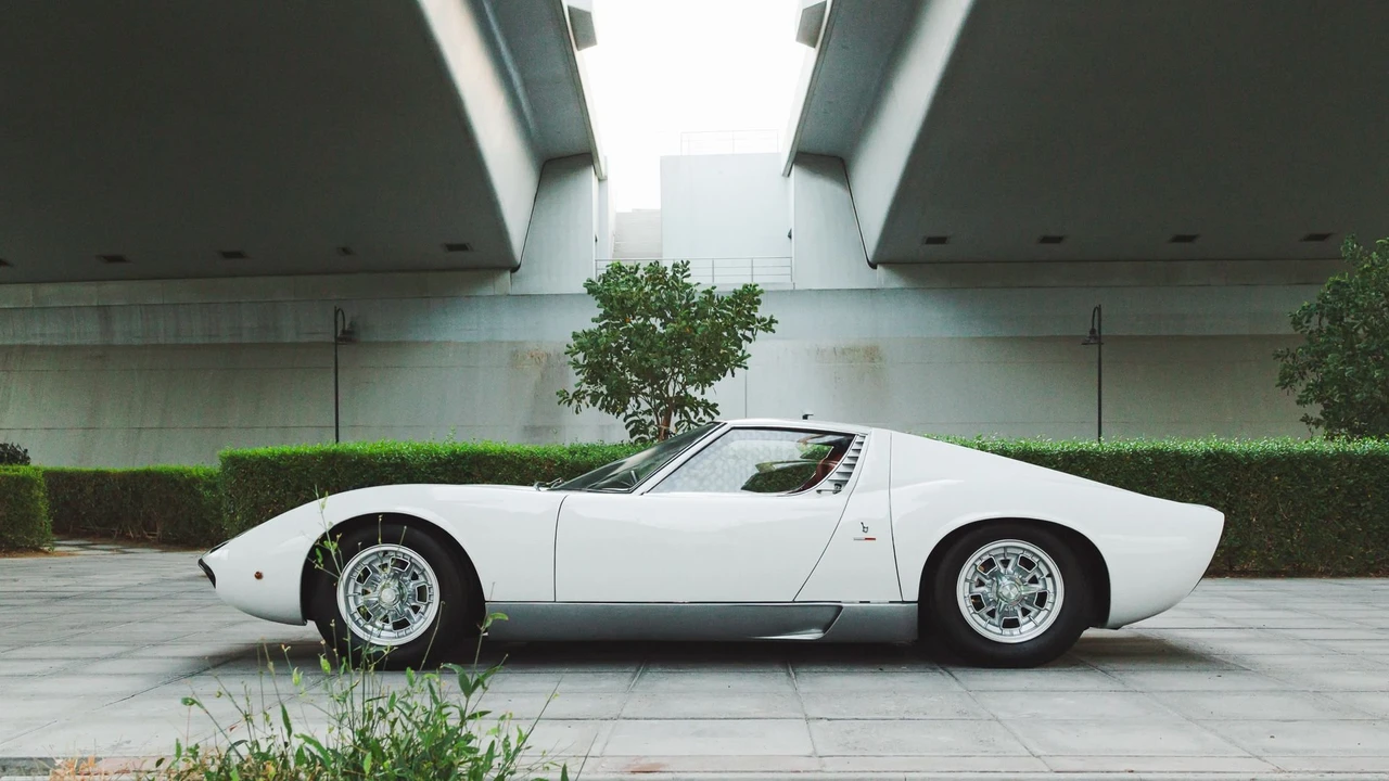 1968 Lamborghini Miura P400 - Image 19 of 31