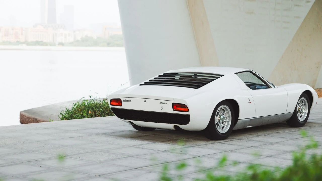 1968 Lamborghini Miura P400 - Image 30 of 31