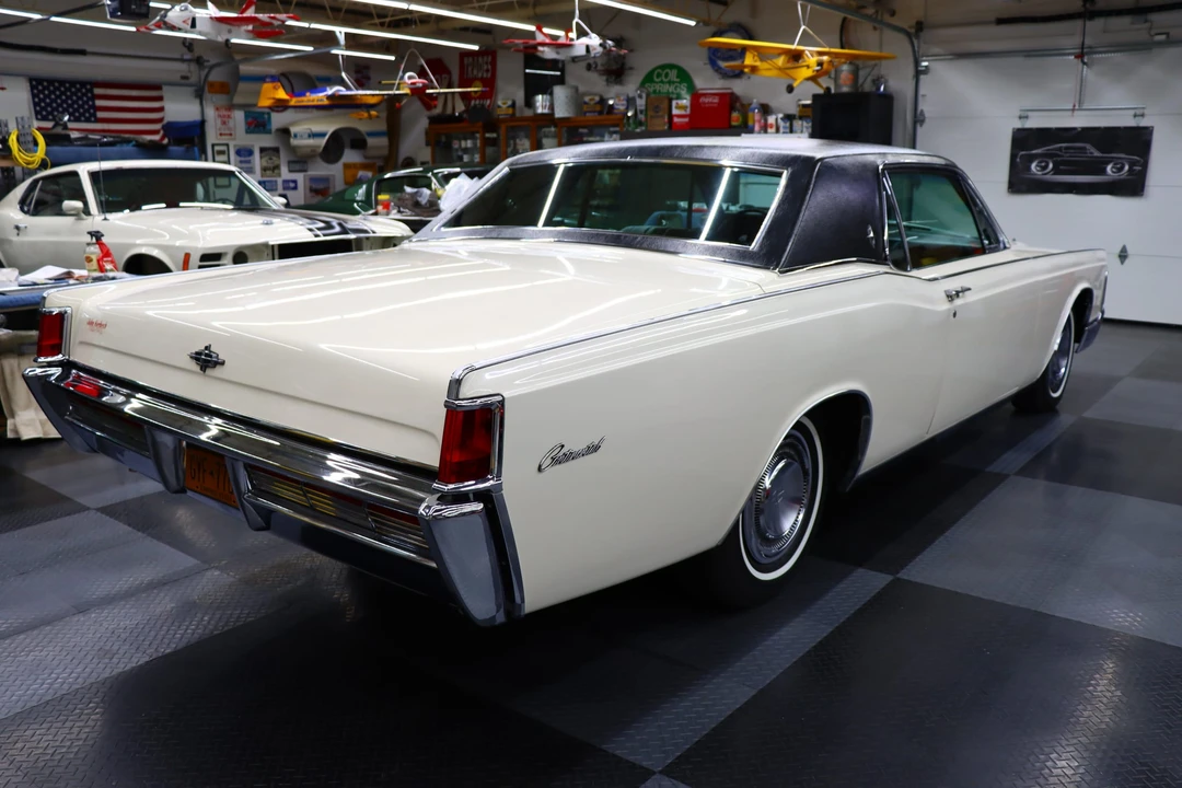 1968 Lincoln Continental 4th Gen - Image 23 of 31