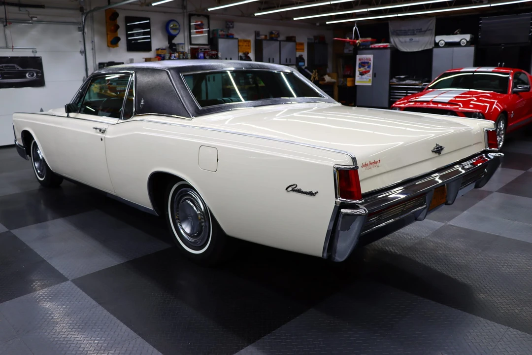 1968 Lincoln Continental 4th Gen - Image 24 of 31
