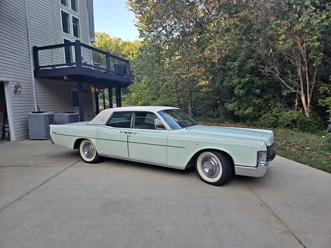 1968 Lincoln Continental Sedan 4D