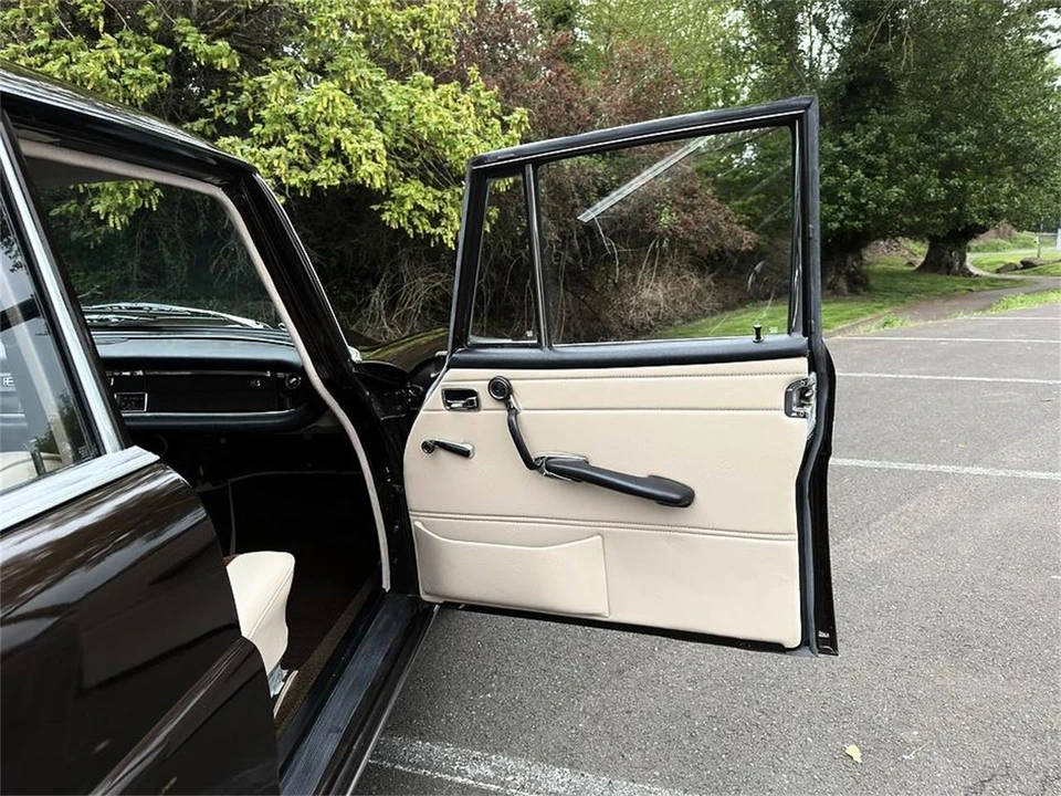 1968 Mercedes-Benz W114 & W115 - Image 29 of 31
