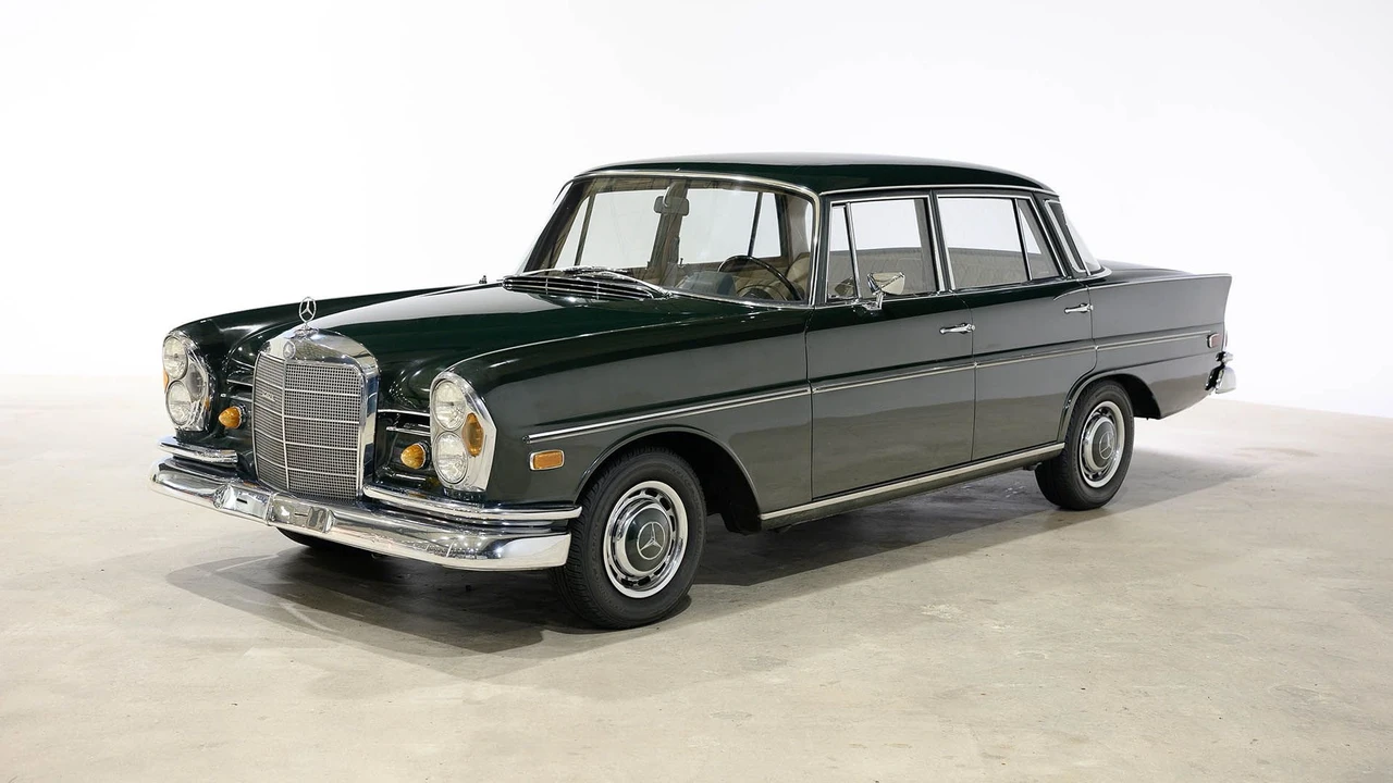 1968 Mercedes-Benz W110 - Image 9 of 31