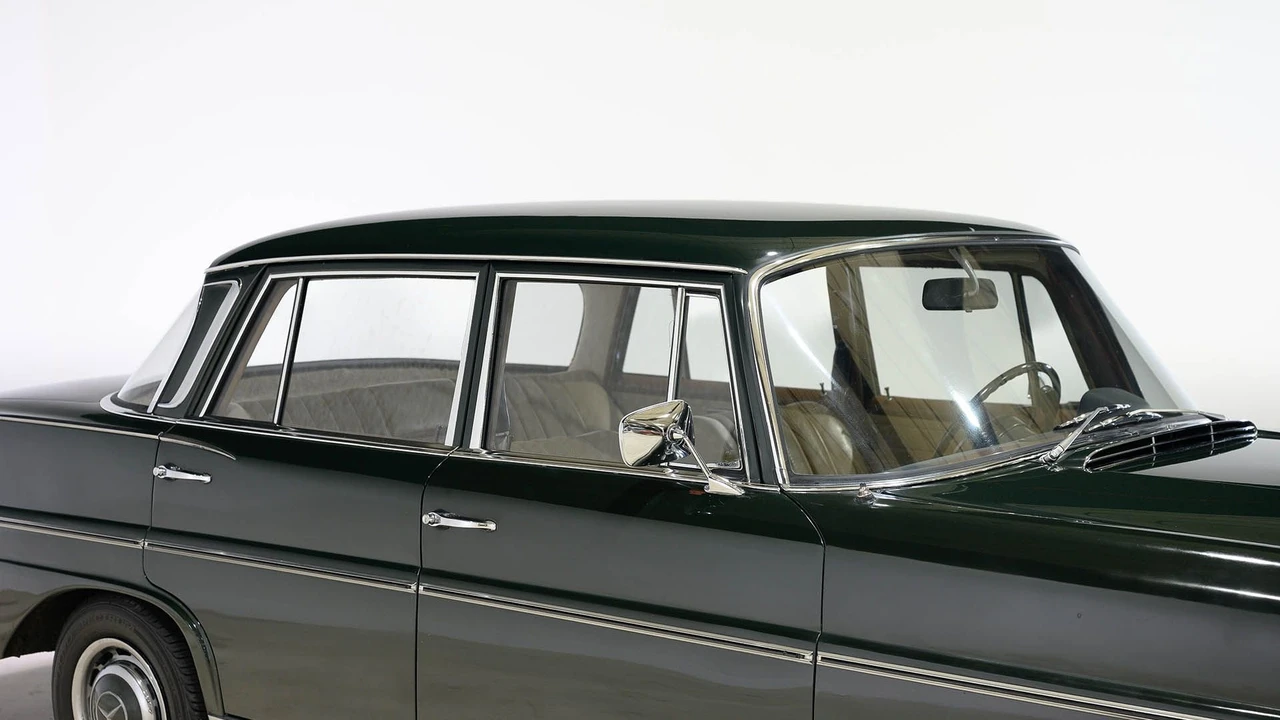 1968 Mercedes-Benz W110 - Image 16 of 31