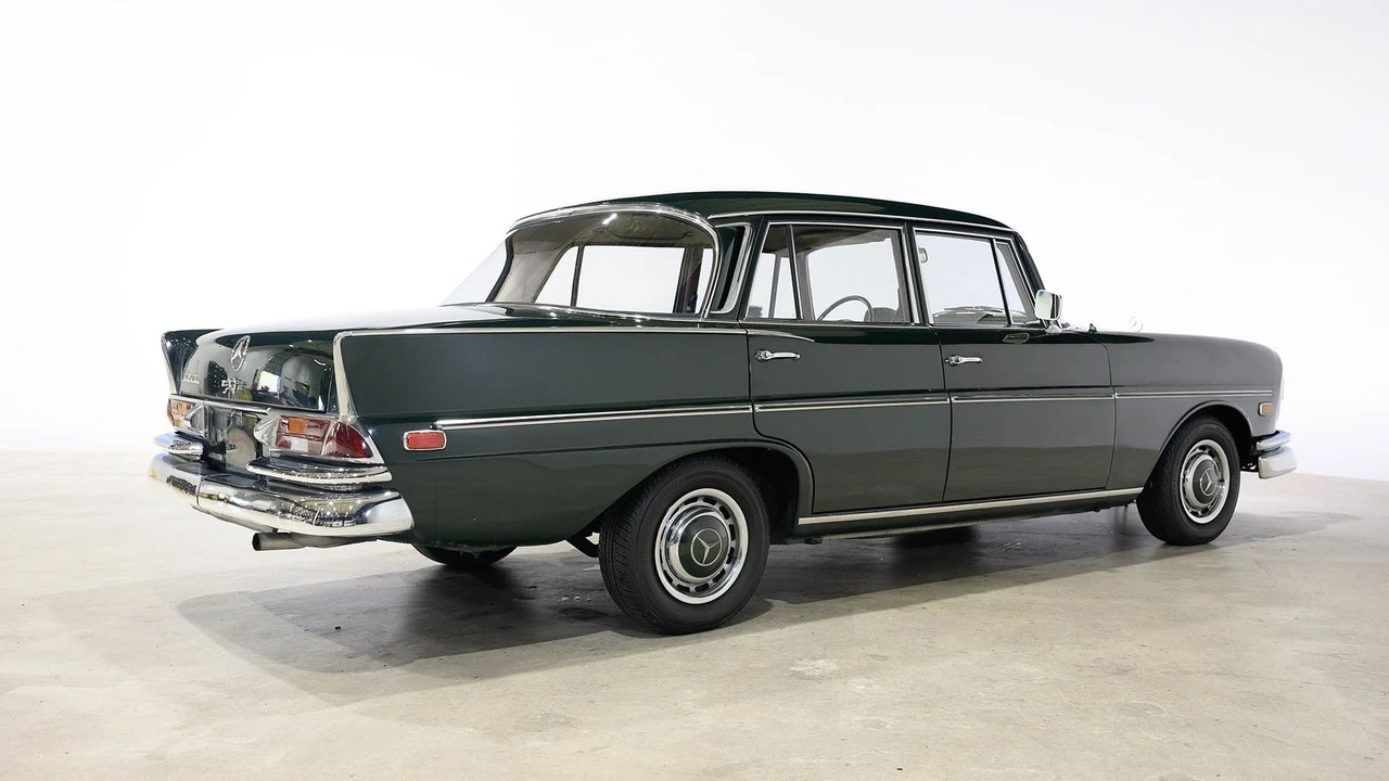 1968 Mercedes-Benz W110 - Image 20 of 31