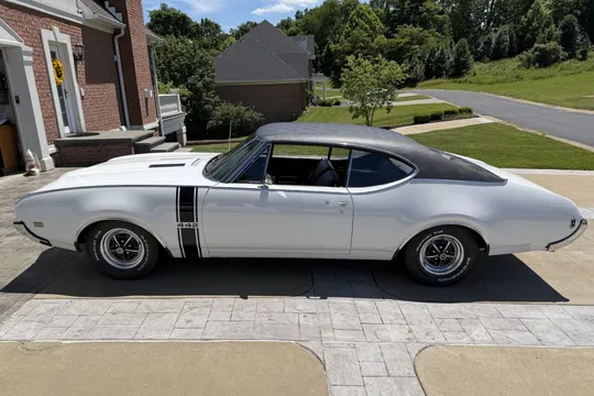 1968 Oldsmobile 442 Holiday Coupe 4-Speed