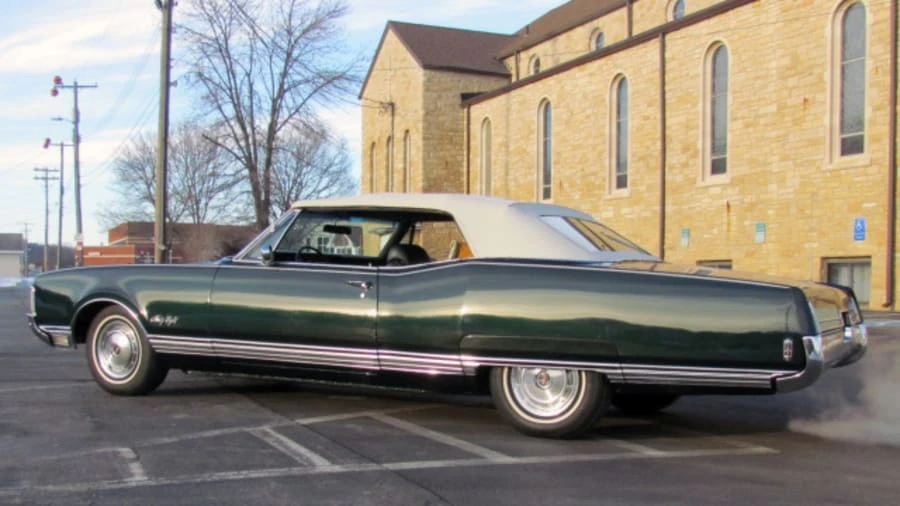 1968 Oldsmobile 98 - Image 3 of 12