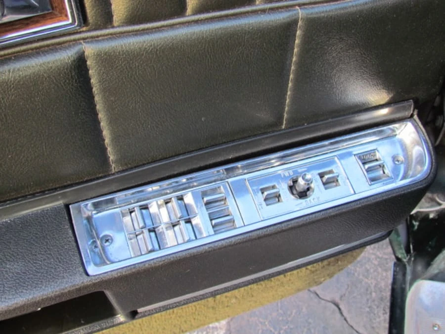 1968 Oldsmobile 98 - Image 7 of 12