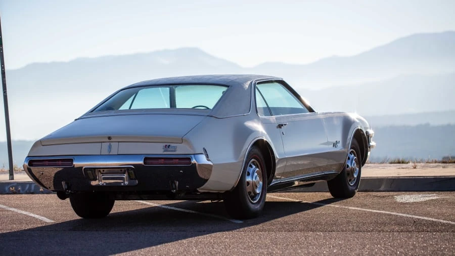 1968 Oldsmobile Toronado - Image 2 of 31