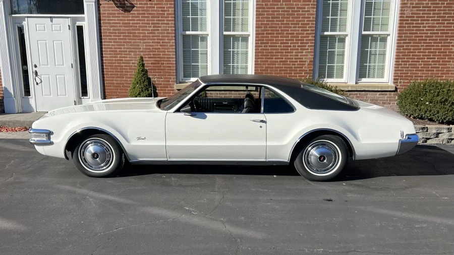 1968 Oldsmobile Toronado - Image 2 of 9