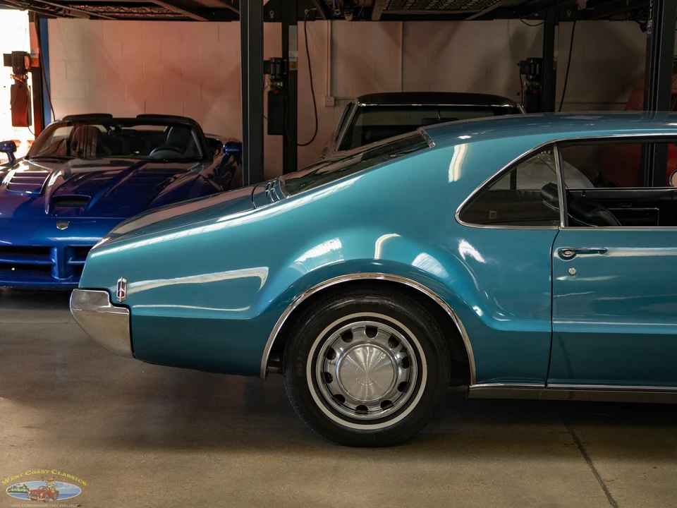 1968 Oldsmobile Toronado - Image 2 of 31