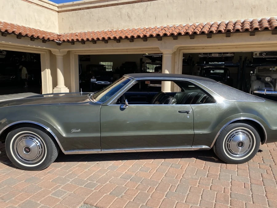 1968 Oldsmobile Toronado - Image 2 of 12