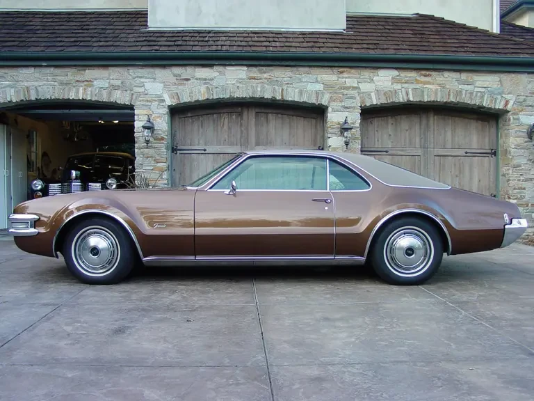 1968 Oldsmobile Toronado - Image 10 of 19