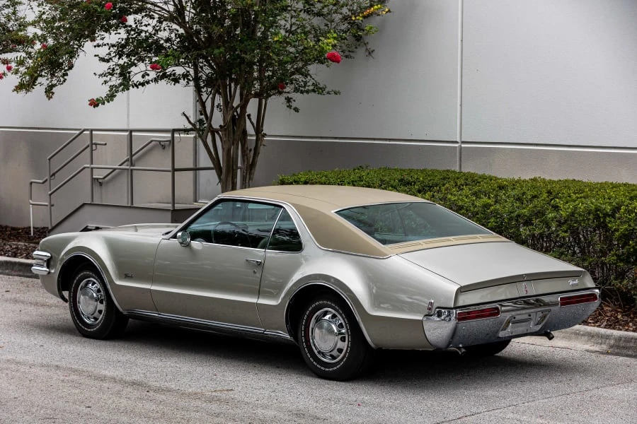 1968 Oldsmobile Toronado - Image 2 of 31