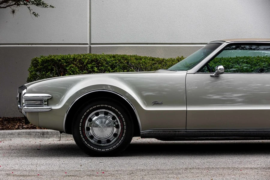 1968 Oldsmobile Toronado - Image 9 of 31