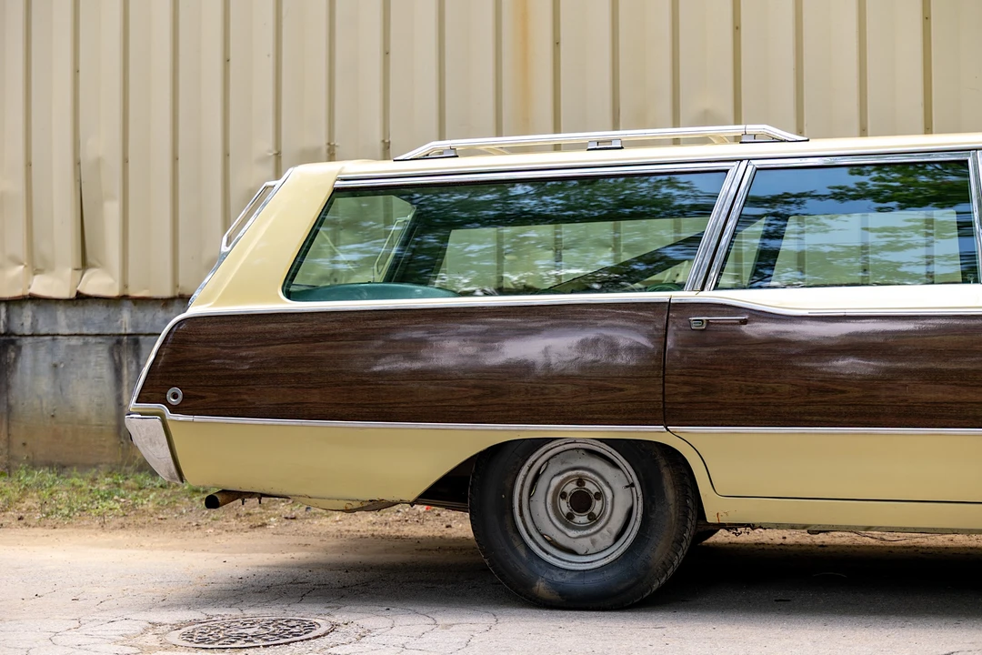 1968 Plymouth Suburban - Image 10 of 31