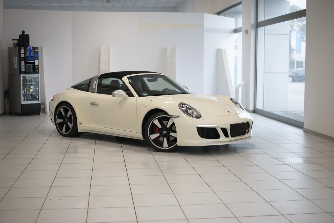 2018 Porsche 991 Targa 4 & 4S - Image 28 of 31