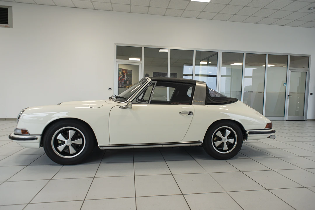 2018 Porsche 991 Targa 4 & 4S - Image 12 of 31