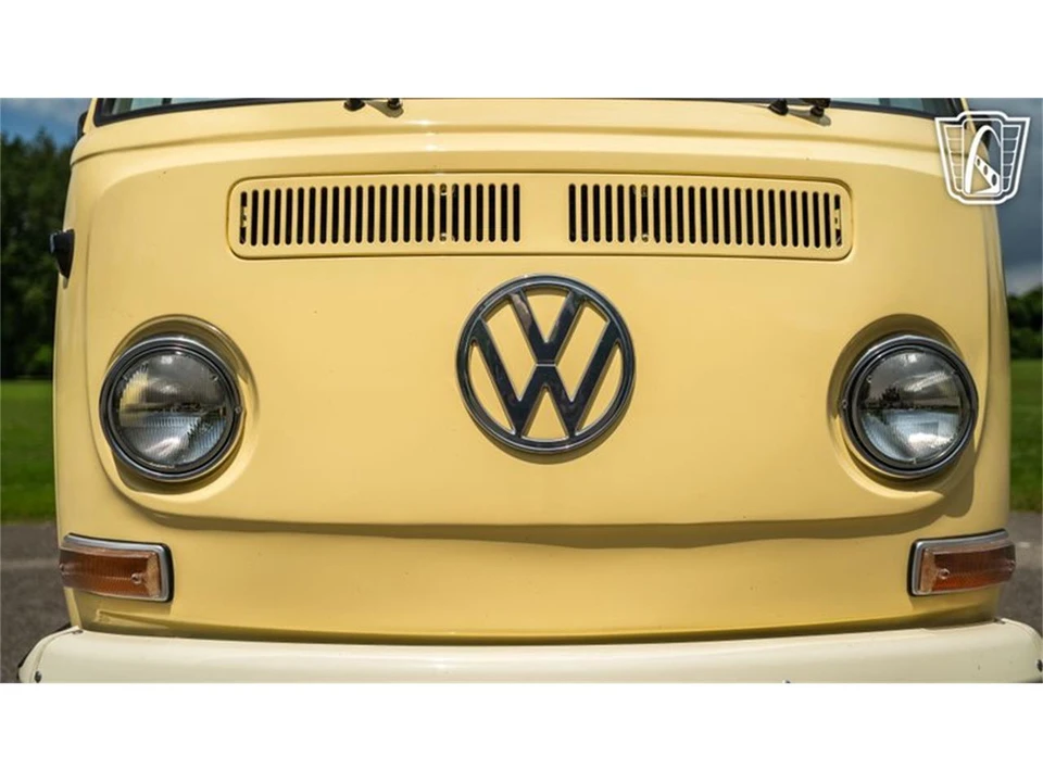1968 Volkswagen Bay-Window Bus - Image 27 of 31