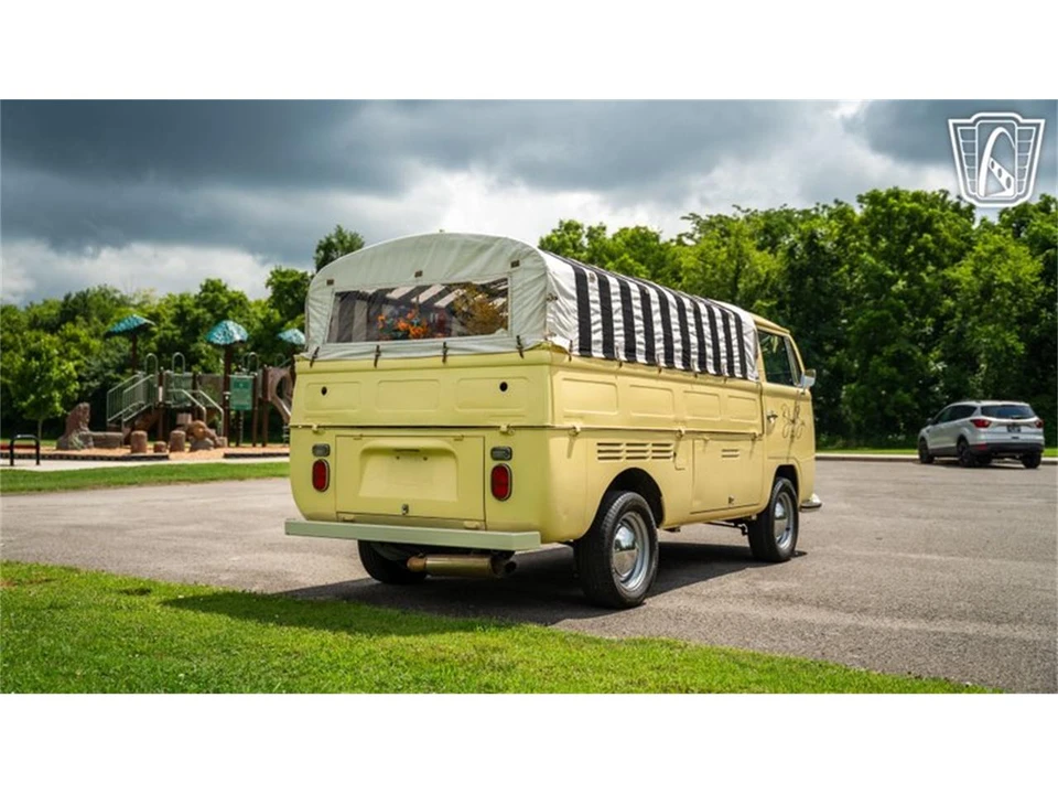 1968 Volkswagen Bay-Window Bus - Image 18 of 31