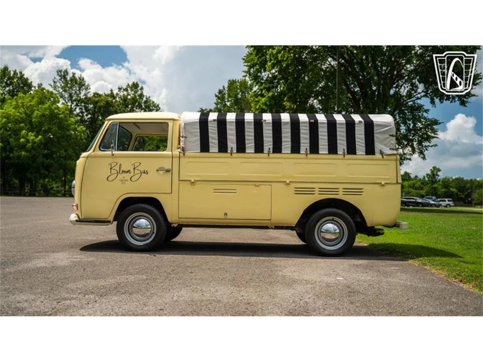 1968 Volkswagen Bay-Window Bus - Image 9 of 31