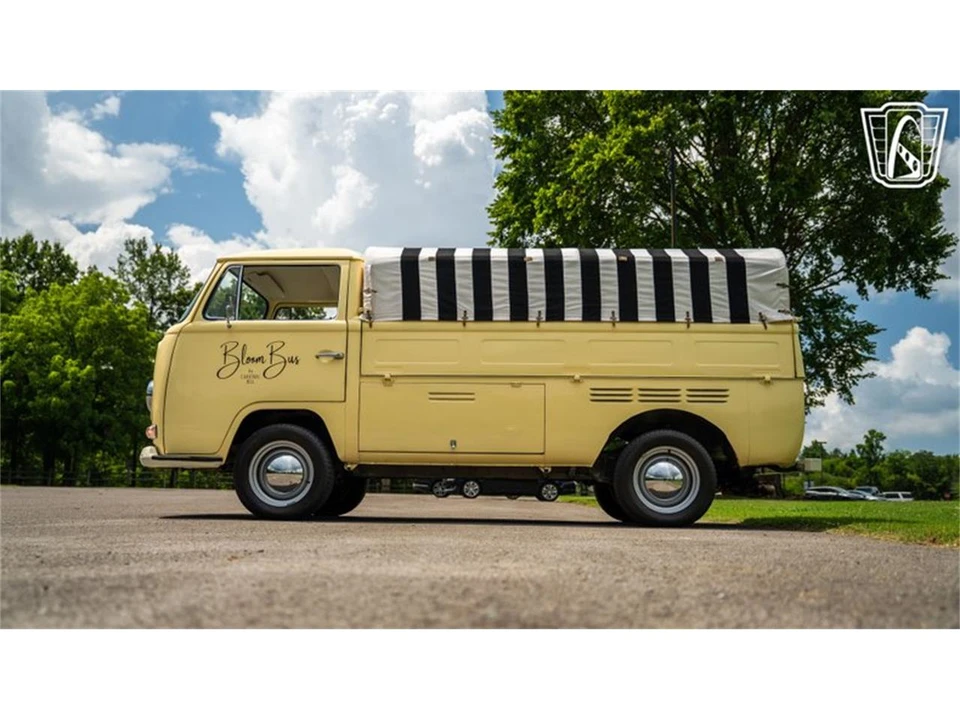 1968 Volkswagen Bay-Window Bus - Image 10 of 31