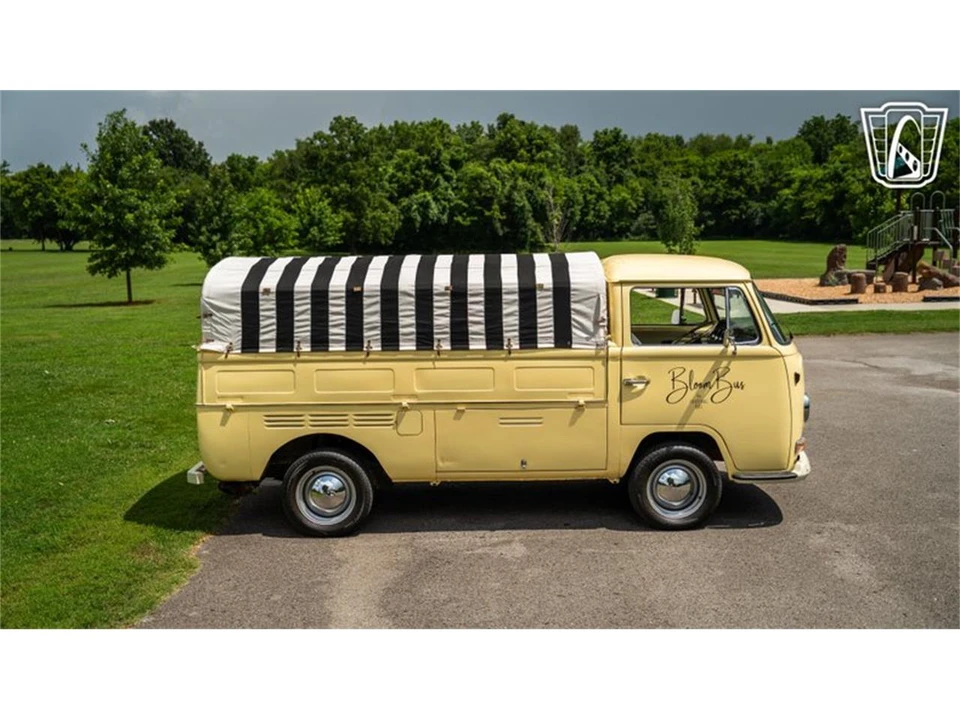 1968 Volkswagen Bay-Window Bus - Image 20 of 31